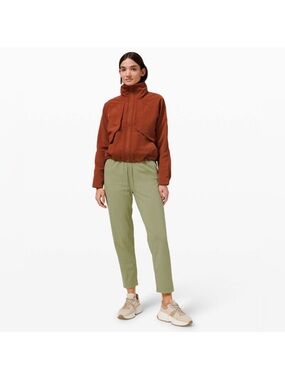 Lululemon Keep Moving 7/8 Pant green size 6